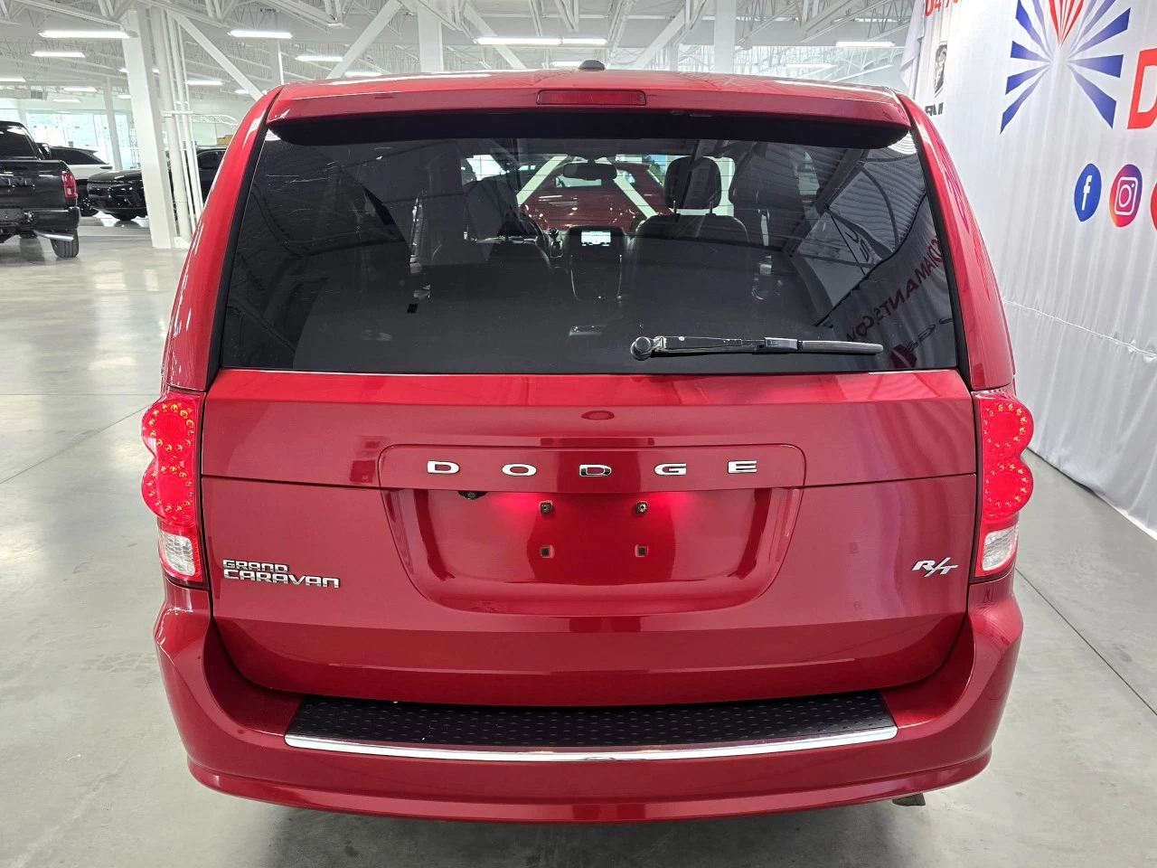 2016 Dodge Grand Caravan R/T Image principale
