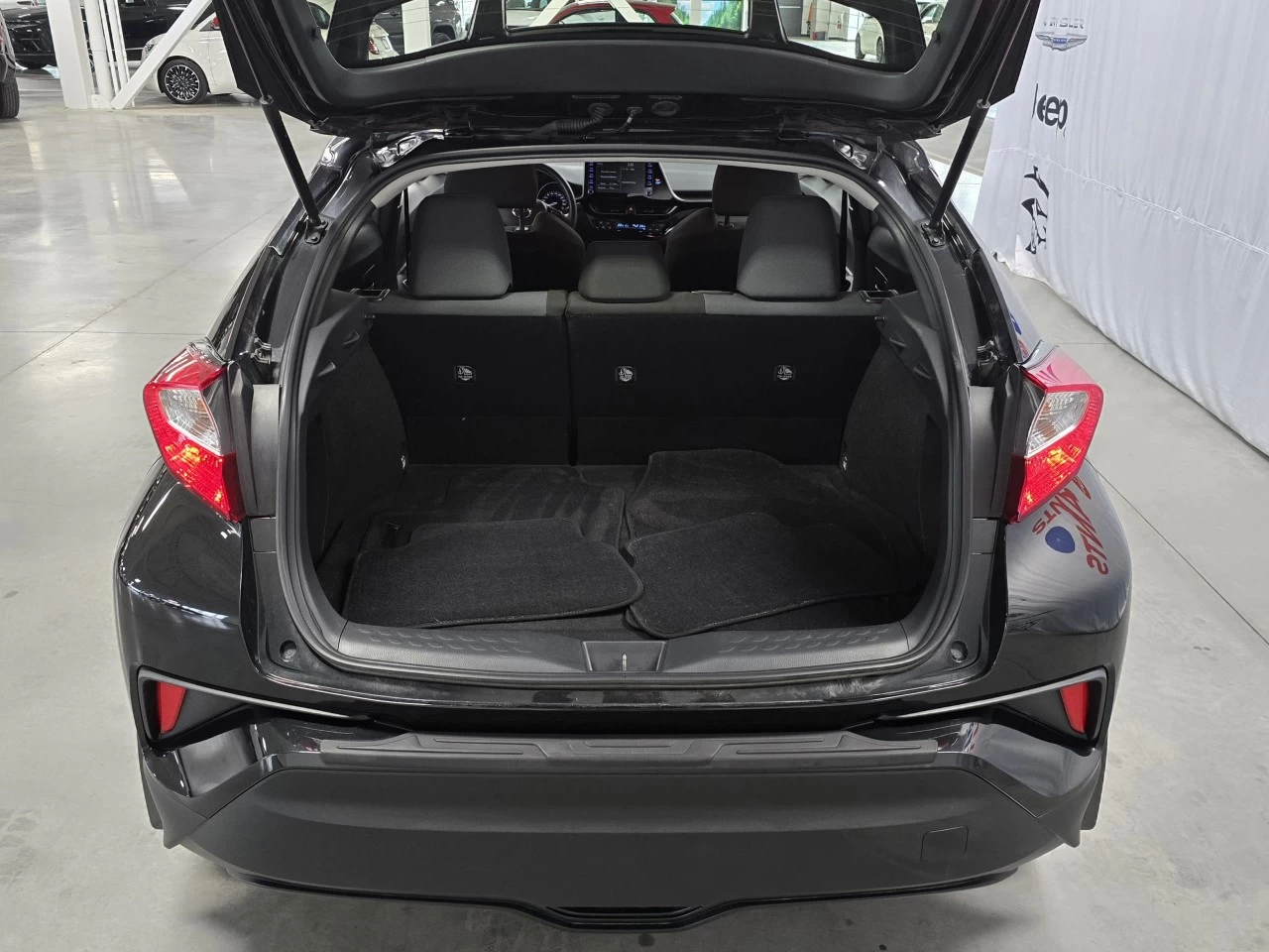 2021 Toyota C-HR LE/XLE Premium/Limited Main Image