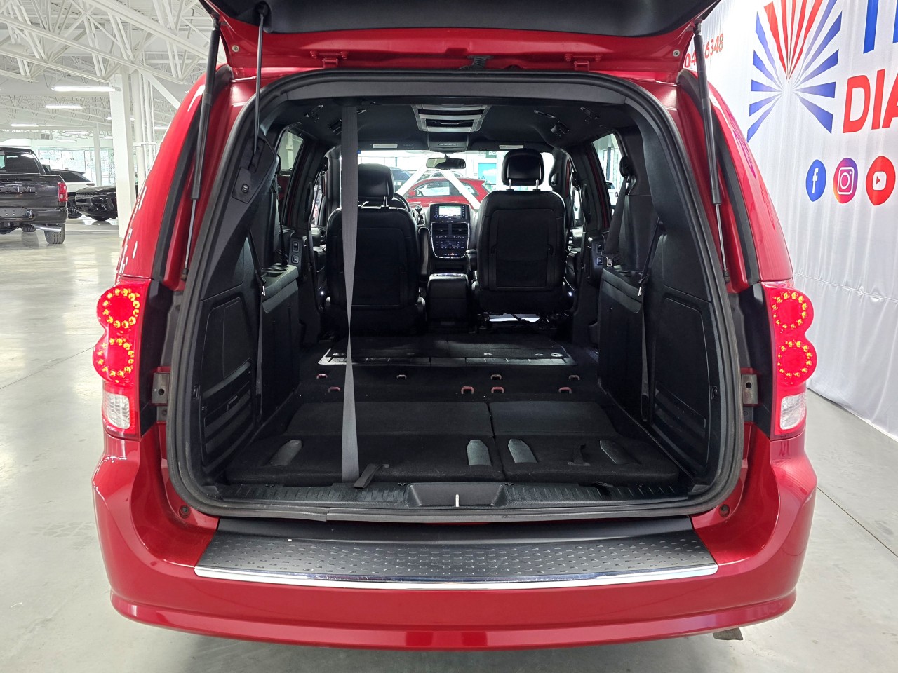2016 Dodge Grand Caravan R/T Main Image