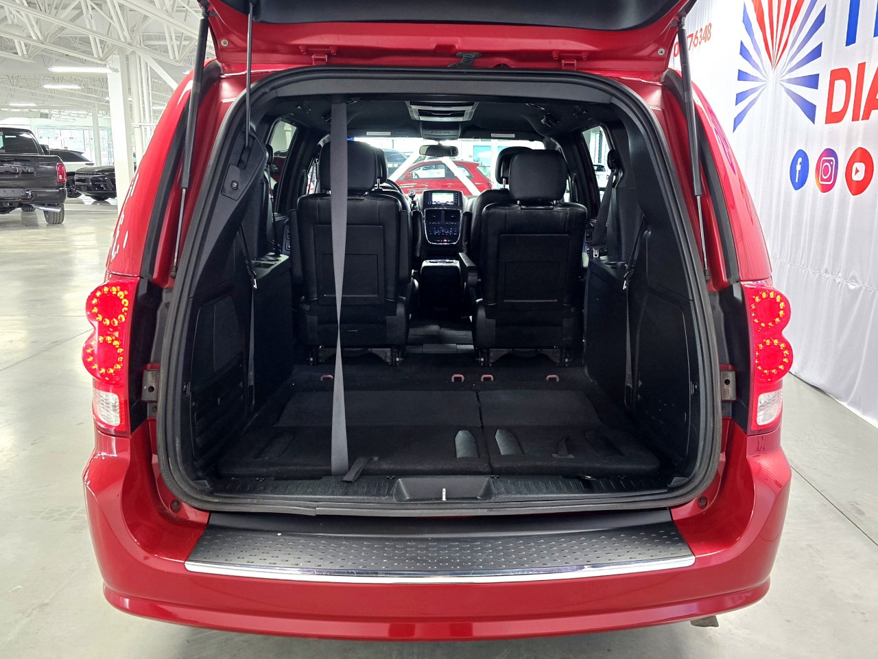 2016 Dodge Grand Caravan R/T Main Image