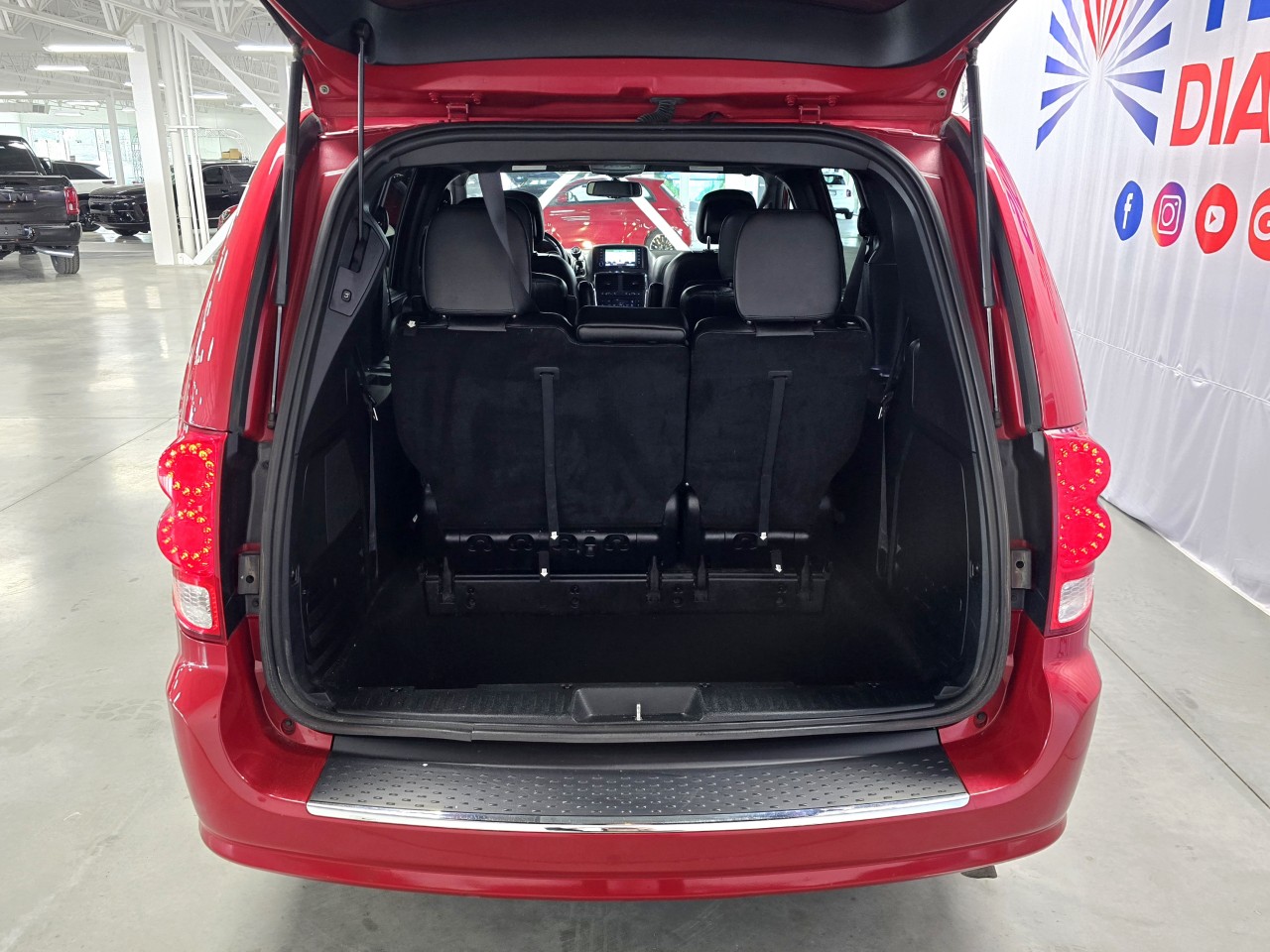 2016 Dodge Grand Caravan R/T Main Image