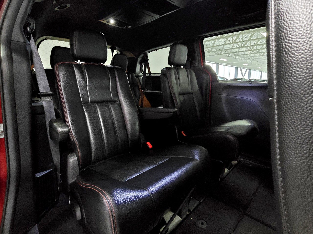 2016 Dodge Grand Caravan R/T Main Image