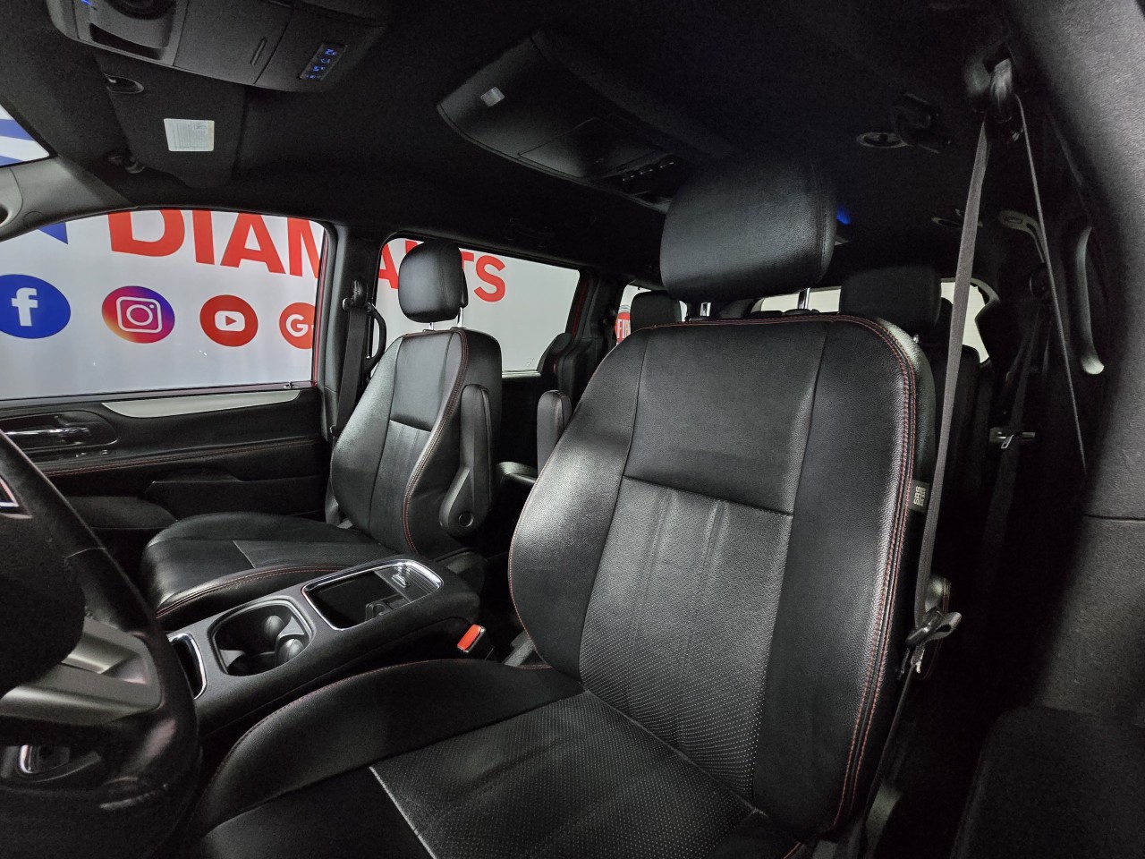 2016 Dodge Grand Caravan R/T Main Image