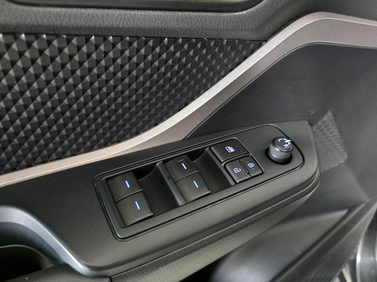 2021 Toyota C-HR LE/XLE Premium/Limited Main Image